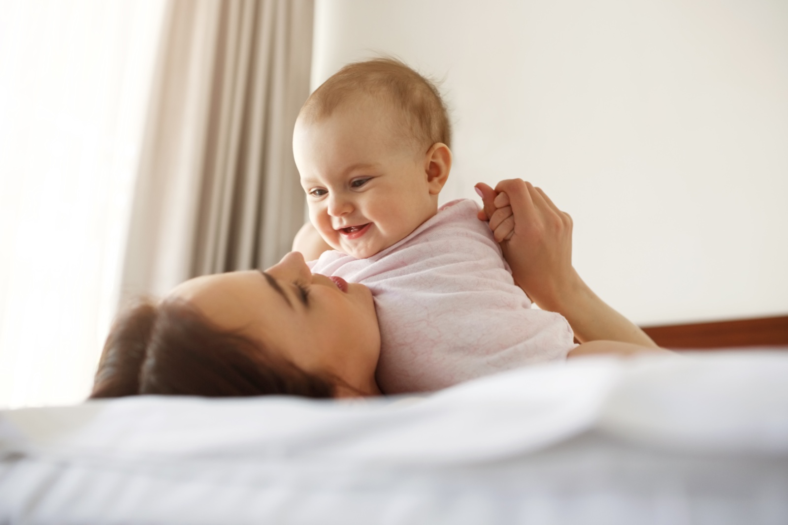 Cuidar de quem cuida: o sono da mãe também importa